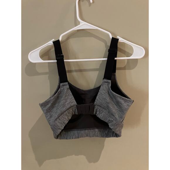Under Armour Gray Black Padded Hook Back Zip Sports Bra Size 32DD Non-Wire - Picture 2 of 6